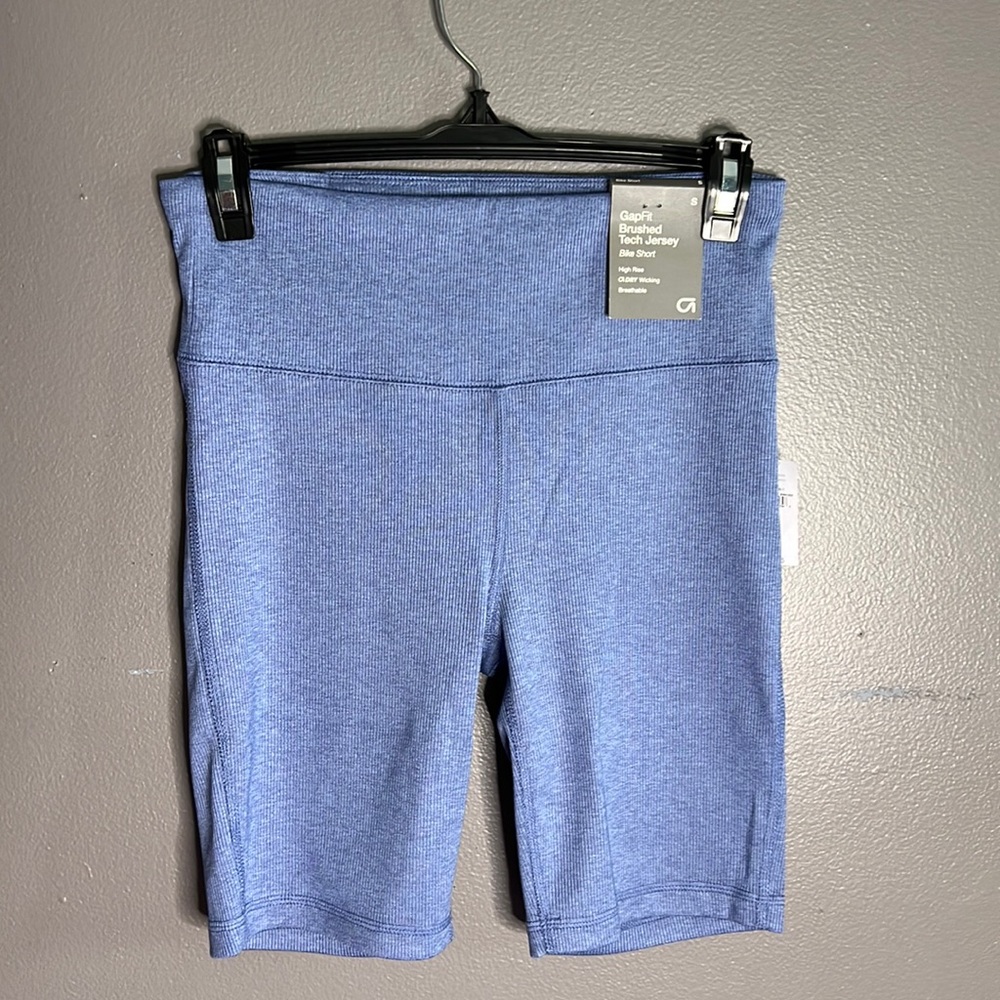 GapFit high rise bike short